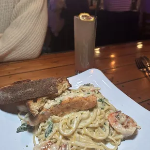 Garlic Lemon Seafood Pasta