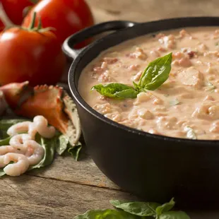 Pacific cod, NW salmon, Oregon bay shrimp and crab, seasoned with fresh basil and simmered in a creamy, tomato-based broth.