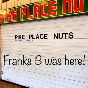 a sign for pike place nuts