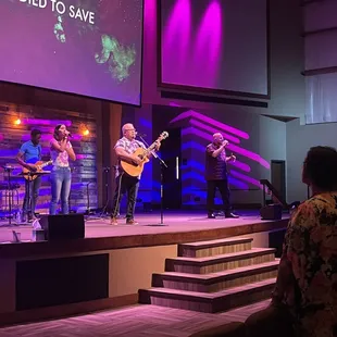 Live worship on Sunday morning at Pikes Peak Christian Church in Colorado Springs, CO