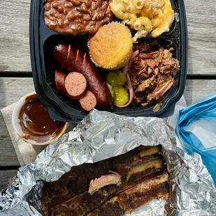 ows a tray of barbecue food