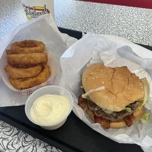 Bacon cheeseburger, onion rings and tartar