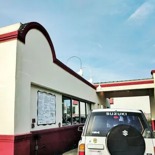 Drive thru. Usually packed. Always slow... But it&apos;s worth it.