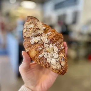 Almond croissant (IG: hangryforwhat)