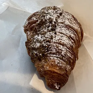 Pistachio croissant omg .