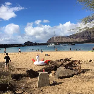 Pokai bay on a Saturday in January
