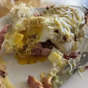 Eggs Benedict with ham