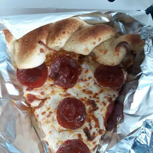 PJ Fresh's pizza is 5 stars. People are not knowing about the truck stop's food. Expand your eats lol