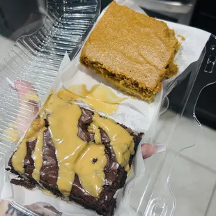 Peanutbutter caramel brownie &amp; Pumpkin gooey butter cake.