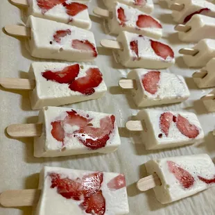 Mini paletas fresas con crema for party's!