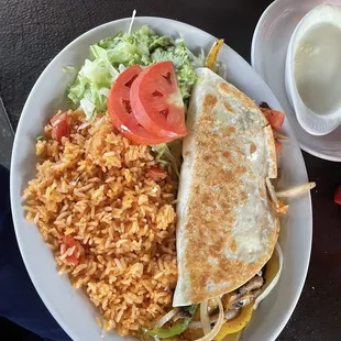 Vegetariano  Quesadilla and Guacamole Salad