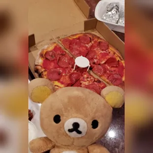 Complementary Pepperoni Pizza when you order a certain amount of food!!! #pinball #pizza #rilakkuma #burbank #pinballpizza #mortimerthebear