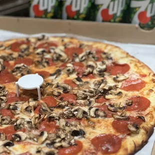 Thin crust XLrg: pepperoni mushroom.