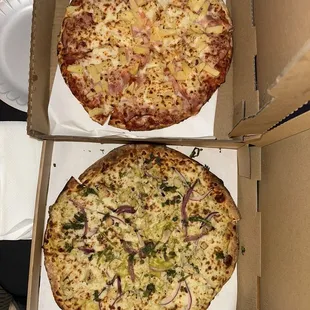 Small (top) Hawaiian Pizza, and medium (bottom) green salsa verde chicken pizza. They look the same size but they are not.