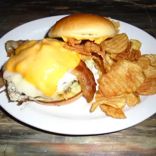 Bacon Cheeseburger (with egg) and chips.