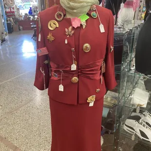 A 1940s or 1950s dress with vintage pins &amp; brooches - cool!