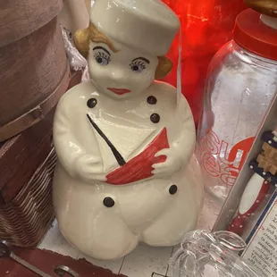 An unusual vintage cookie jar - 1940s?