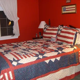 Red Room - Queen bed