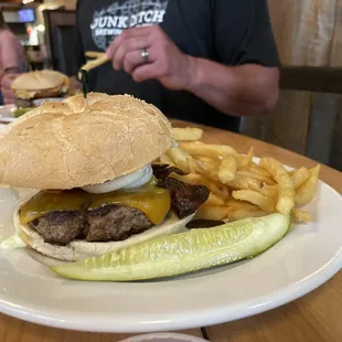 Hickory Smoked Bacon Cheeseburger