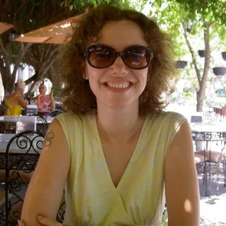 Elizabeth R.