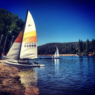 I see several reviews for the golf course, show the lake some love!