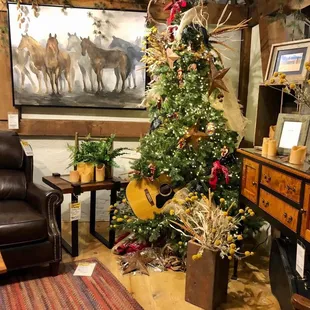 Country room! Guitar in the tree! Clever!