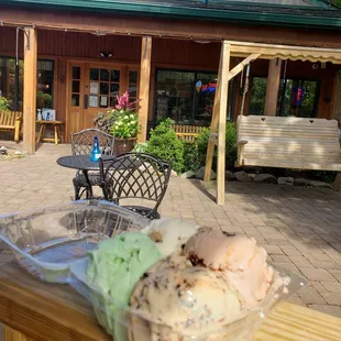 the outside of a restaurant