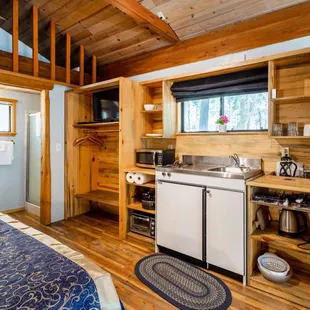 Muir is a one room chalet with sleeping loft, perfect for families of two to 4. Maximum number of adults is 4.