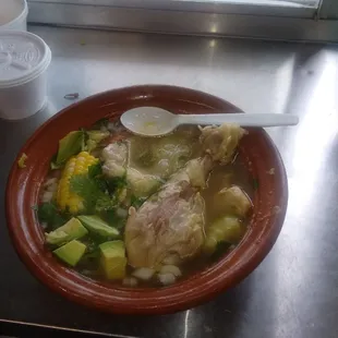 Rico caldo de pollo todos los miércoles