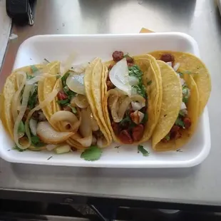 Deliciosos tacos al pastor