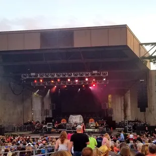 Pinewood Bowl Toby Keith