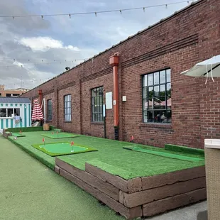 Patio mini golf