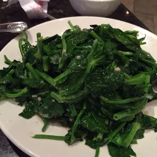Simmered Snow Pea Leaves with Garlic in Broth