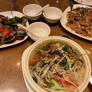 Snow Cabbage Duck Julienne with Vermicelli & Glassy Noodle