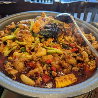 (3)Spicy lived frogs with yellow chili in flaming pot