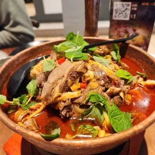 (,,)Spicy Beef Combination in Steel Pot