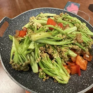 Organic Cauliflower with Pork Crackling