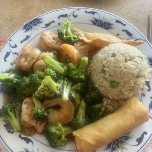 Extra Spicy shrimp and broccoli with crab puffs and spring roll