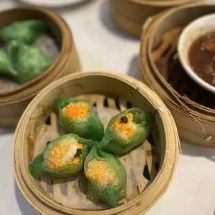 Spinach Crab and Seafood Dumpling 4pcs