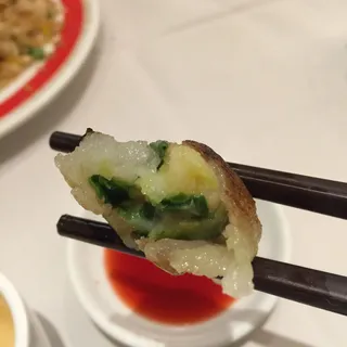 Pan Fried Chive Dumpling 4pcs.
