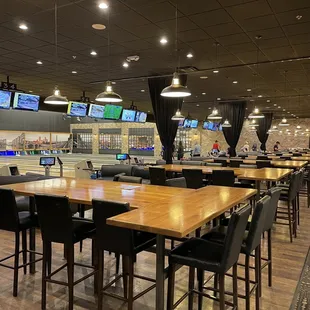 Almost totally empty on this side. No reservations.