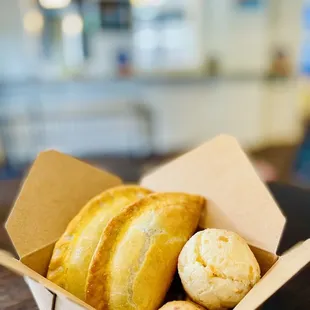 Empanada Beef &amp; Spanish Pao De Queijo - Classic x 2