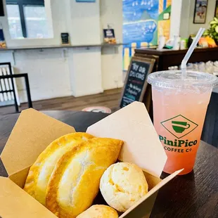 Empanada Beef &amp; Spanish Pao De Queijo - Classic x 2 Guava Juice