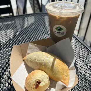 Iced mocha, frida Empanada, guava pão de queijo