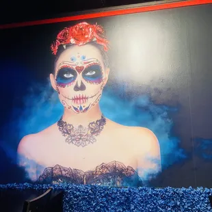 A non traditional Catrina mural. Let&apos;s see how the food and drinks are excited !