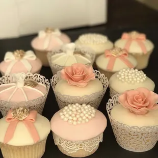 Bridal shower cupcakes!