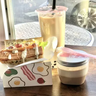 H2 The BEC, Oolong milk tea, Earl grey pudding, sooo yummy!!