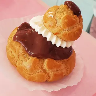 Religieuse (The Nun Pastry)