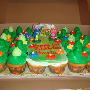 Backyardigan Cupcake Cake