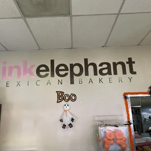 the sign for pink elephant mexican bakery